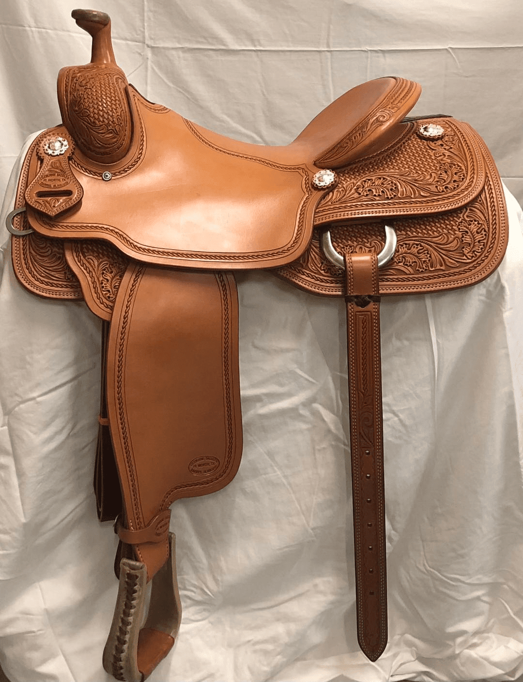 A saddle that is sitting on the ground.